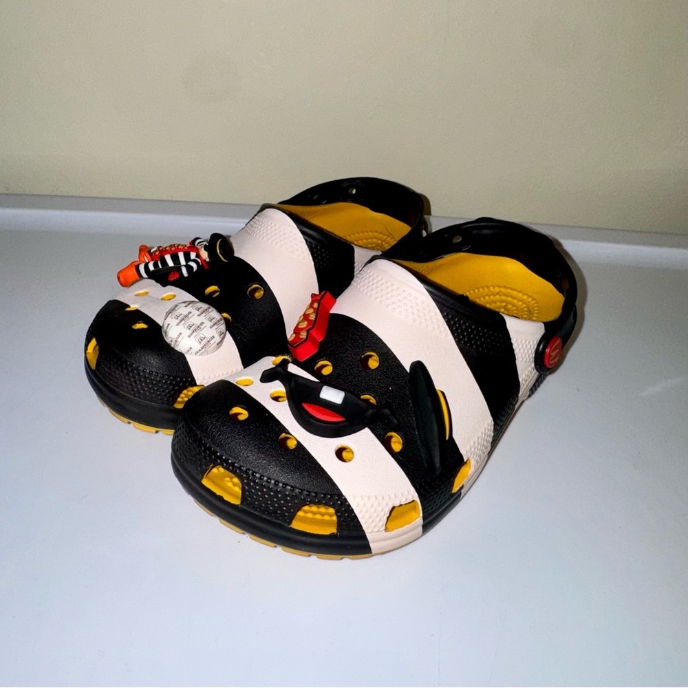 CROCS McDonald's Hamburglar Themed Crocs Size 7 - Picture 3 of 8